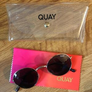 Quay round sunglasses